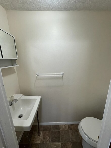 More Photos Of 5031 W Pea Ridge Rd, Huntington Apartments For Sale