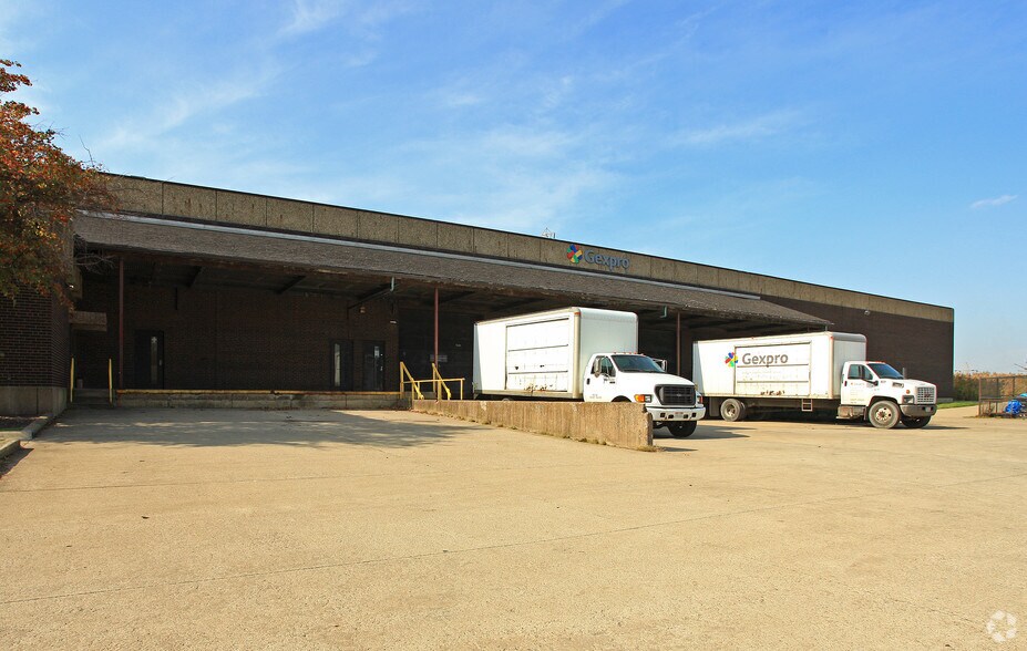 More Photos Of 5605 Granger Rd, Independence Warehouse For Lease