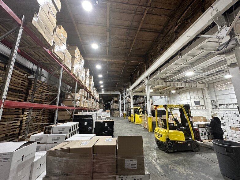 More Photos Of 687 Lehigh Ave, Union Township Warehouse For Lease