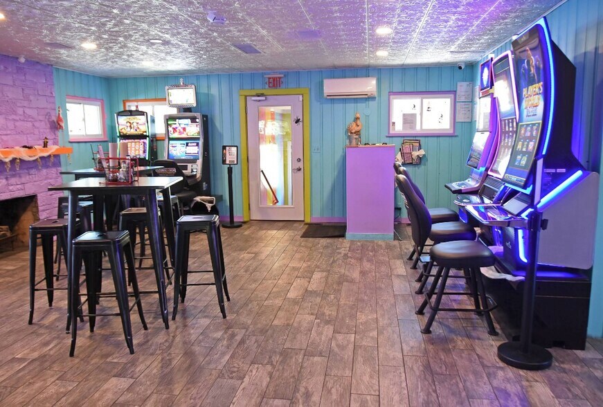 More Photos Of 7613 Howe Rd, Wonder Lake Restaurant For Sale