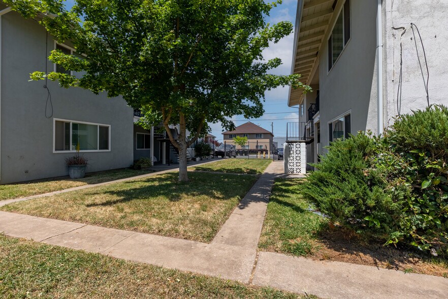More Photos Of 3326 Lerwick Rd, Sacramento Apartments For Sale