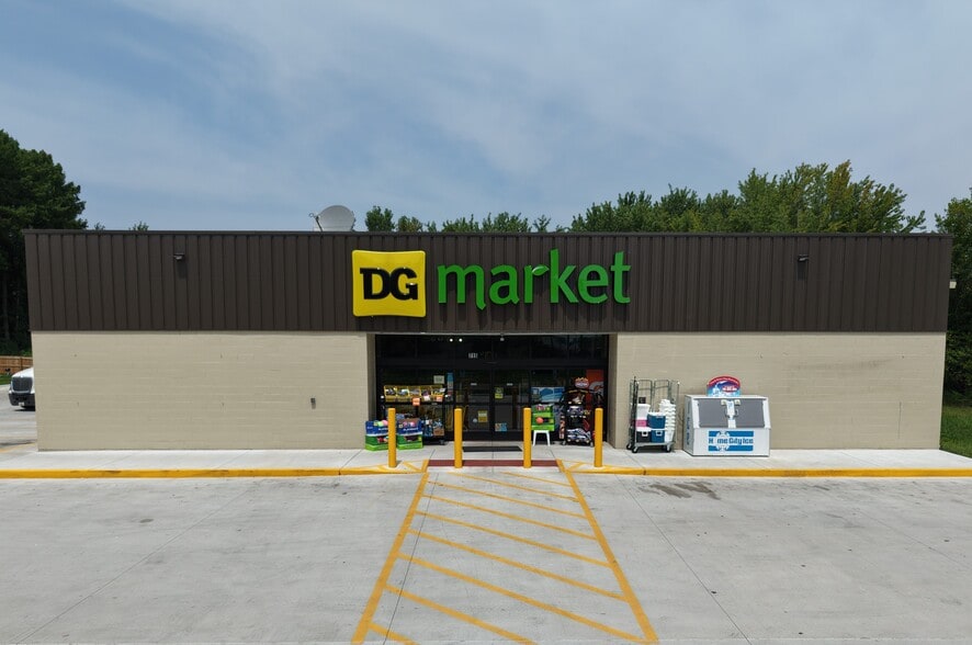Primary Photo Of 715 E Chain of Rocks Rd, Granite City Freestanding For Sale