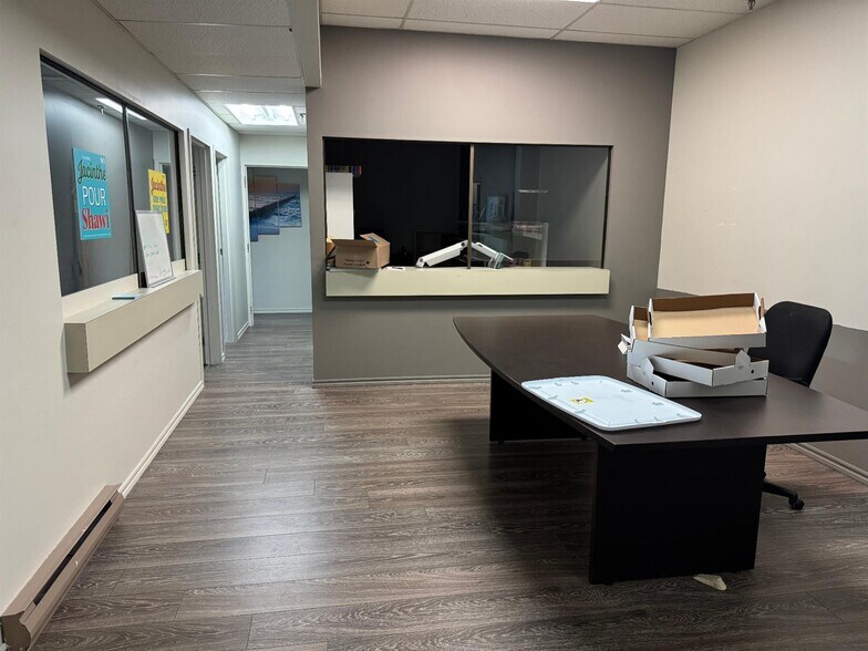 More Photos Of 452 4e rue de la Pointe E, Shawinigan Storefront Retail Office For Sale