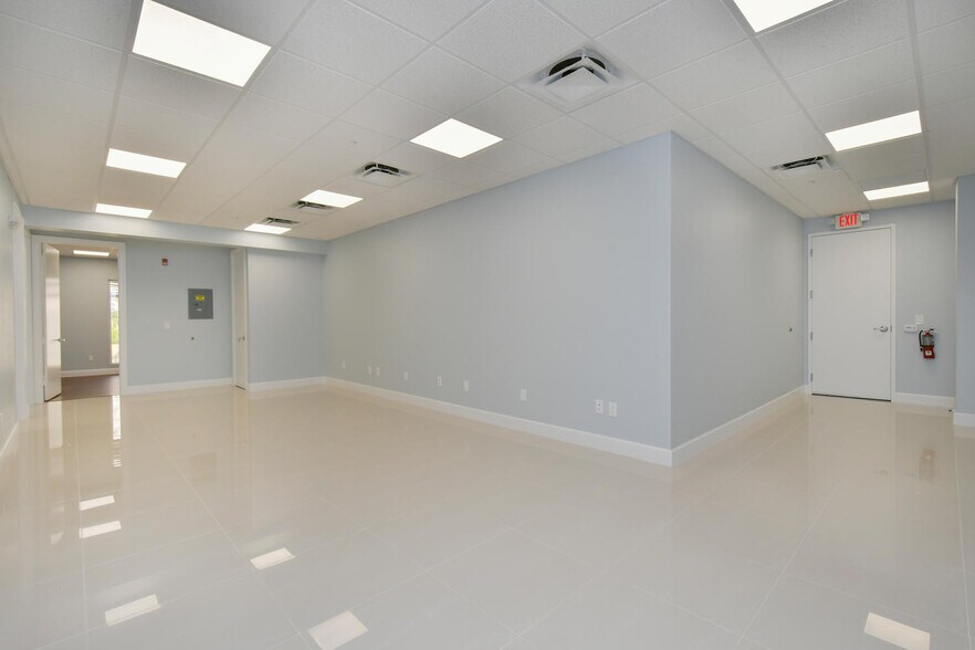 More Photos Of 2401 1st St, Fort Myers Office Residential For Lease