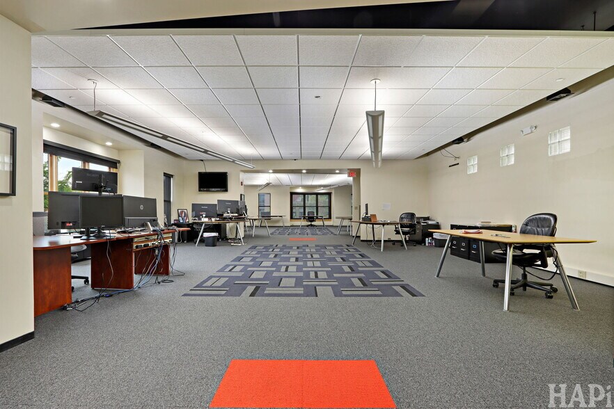 More Photos Of 545-547 N Milwaukee Ave, Libertyville General Retail For Sale
