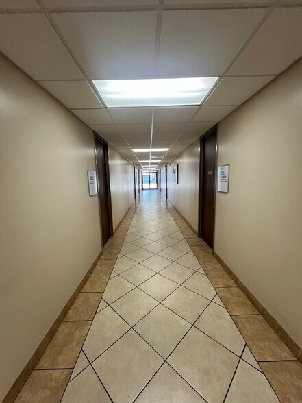 More Photos Of 6101 Webb Rd, Tampa Medical For Lease