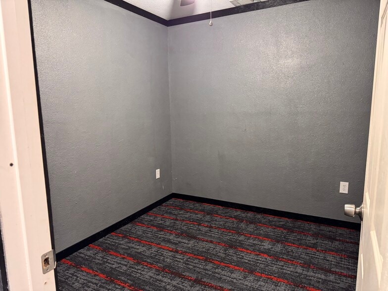 More Photos Of 603 Lake Murray Dr E, Ardmore Flex For Sale