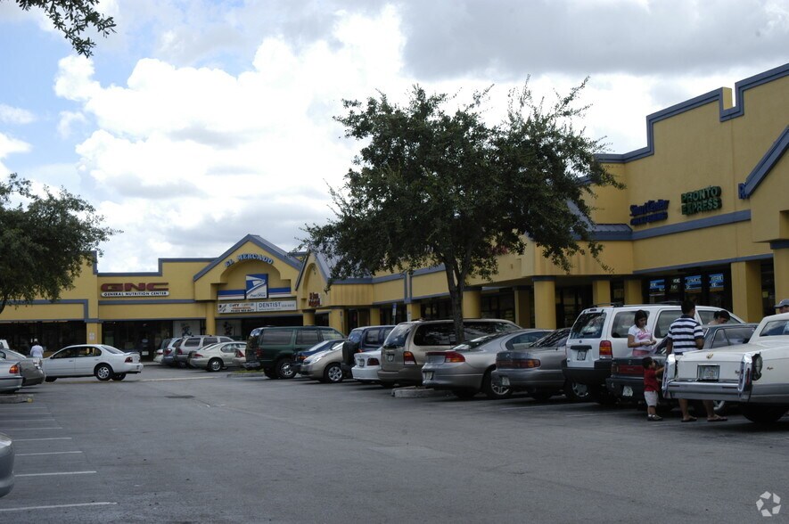 More Photos Of 2414-2490 W 60th St, Hialeah Supermarket For Lease