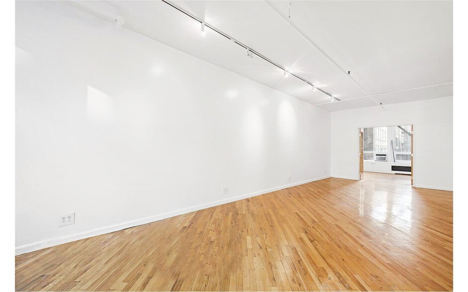 More Photos Of 118 Spring St, New York Apartments For Lease