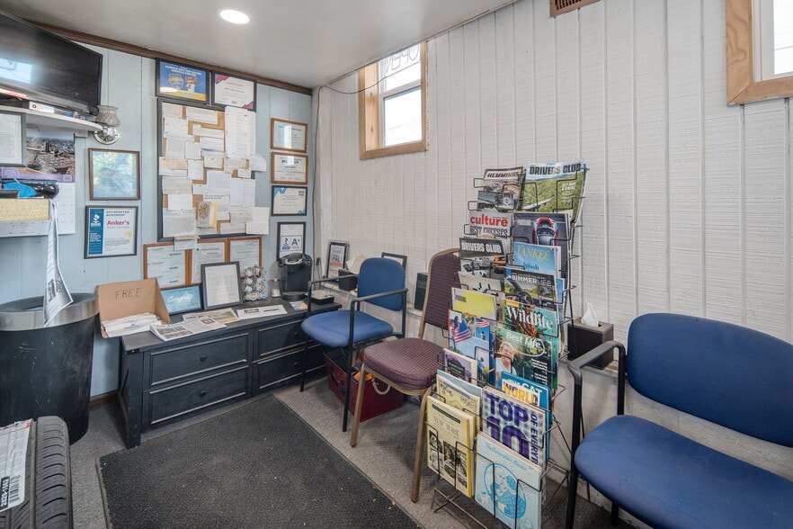 More Photos Of 1907 Van Vranken Ave, Schenectady Auto Repair For Sale