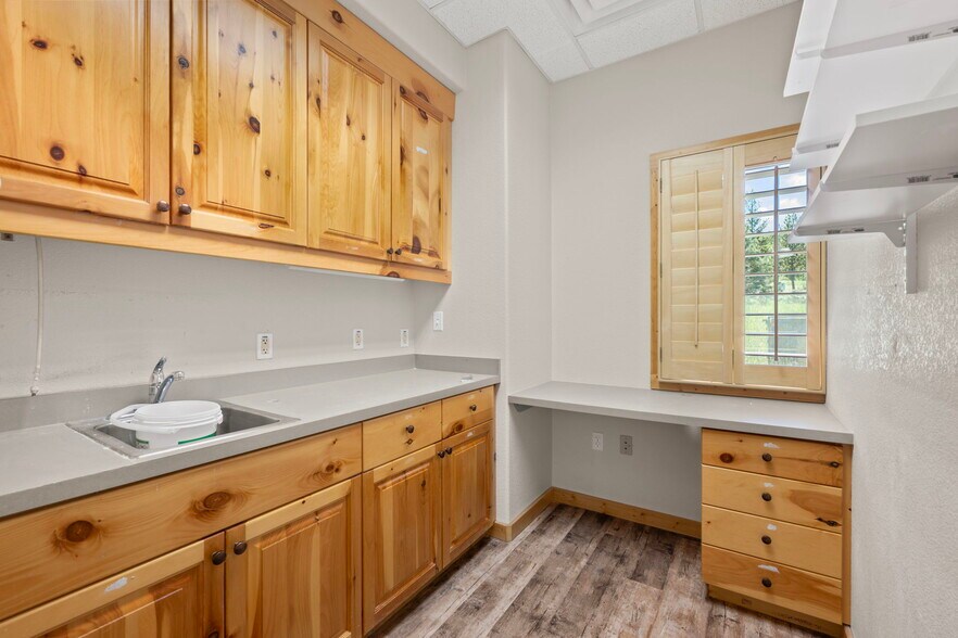 More Photos Of 101 Sundial Dr, Woodland Park Medical For Sale