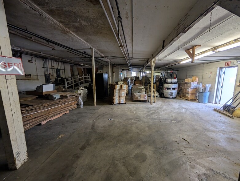 More Photos Of 230 Hawkins St, Burlington Warehouse For Lease