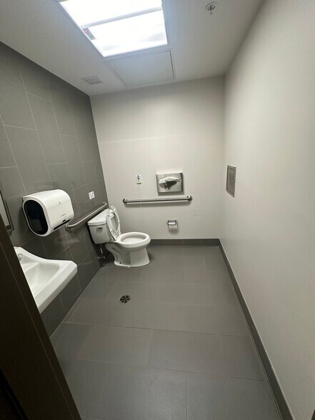 More Photos Of 3481 N University Dr, Coral Springs General Retail For Sale