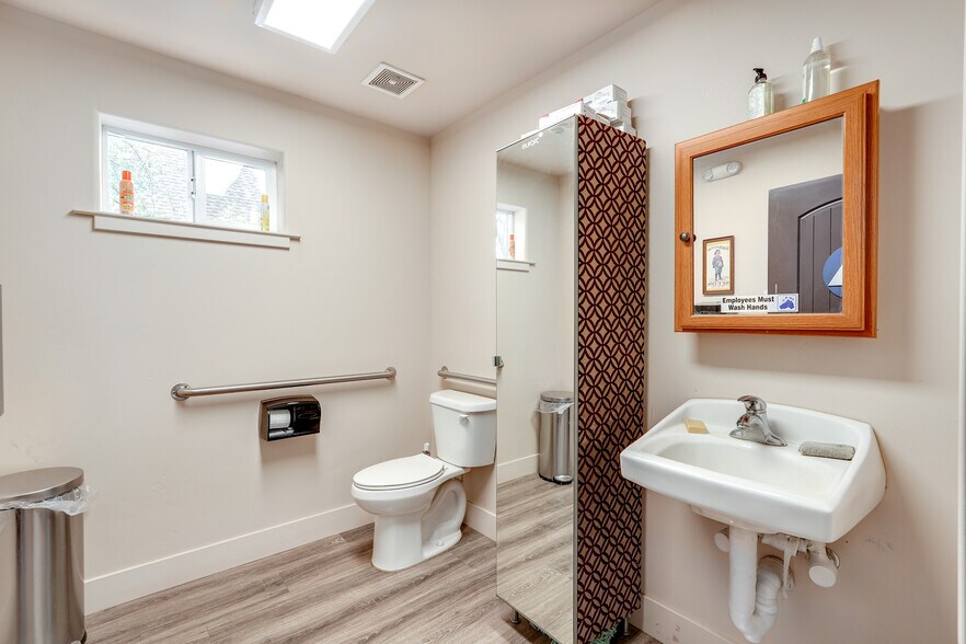 More Photos Of 29435 CA-49 Hwy, North San Juan Freestanding For Sale