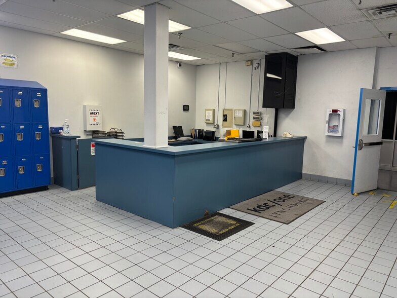 More Photos Of 1000 Robins Rd, Lynchburg Manufacturing For Lease