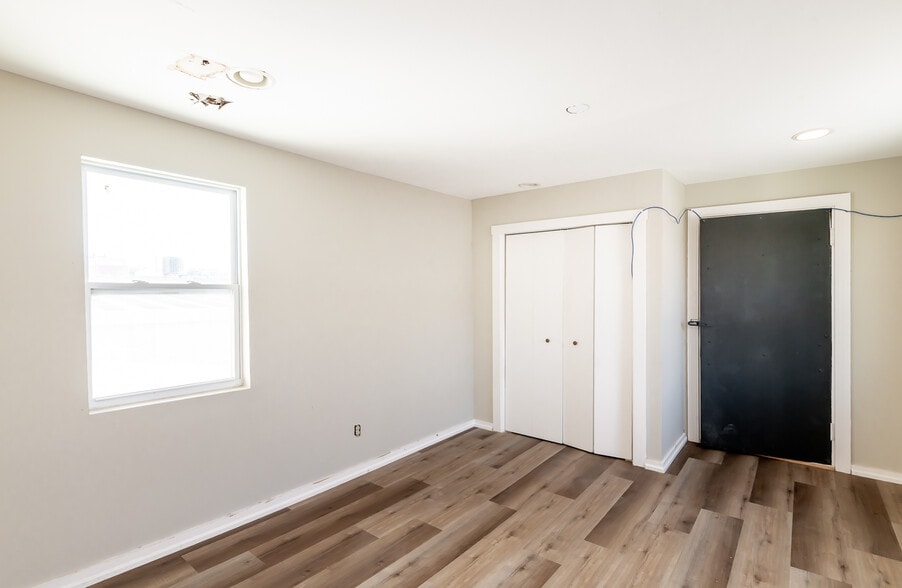 More Photos Of 1032 Story Ave, Louisville Bar For Lease