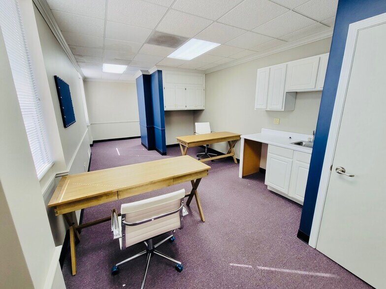 More Photos Of 3675 S Noland Rd, Independence Office Residential For Lease