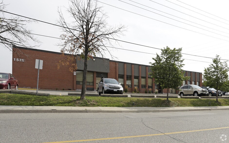 More Photos Of 1575 Sismet Rd, Mississauga Warehouse For Lease