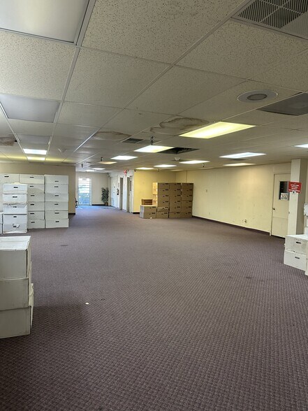 More Photos Of 4240 Bronze Way, Dallas Distribution For Sale