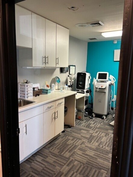 More Photos Of 2204 Crestmoor Rd, Nashville Medical For Lease