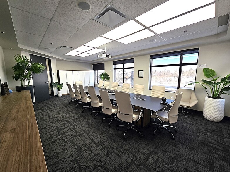 More Photos Of 2222 Boul Dagenais O, Laval Light Distribution For Sale