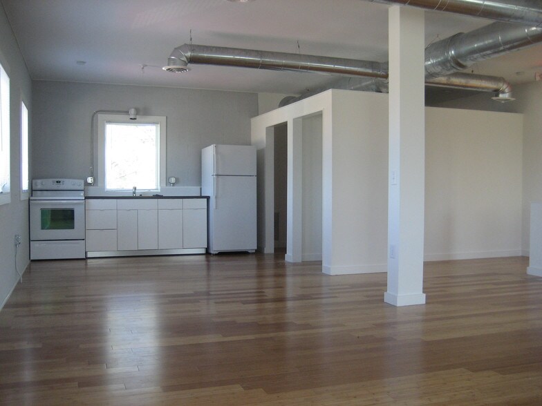 More Photos Of 2035 Manchester St NE, Atlanta Loft Creative Space For Lease