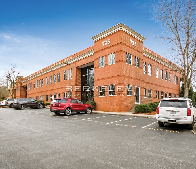 More Photos Of 725 Highland Oaks Dr, Winston-Salem Medical For Lease