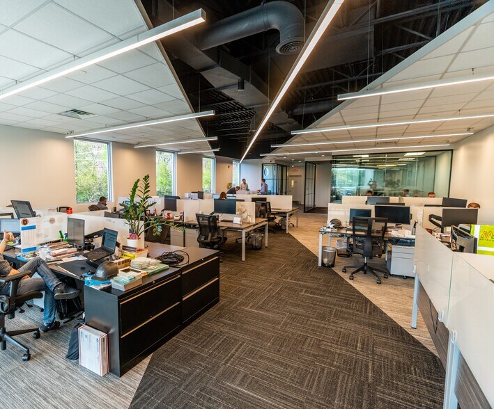 More Photos Of 520 Landmark Dr, Congers Flex For Sale