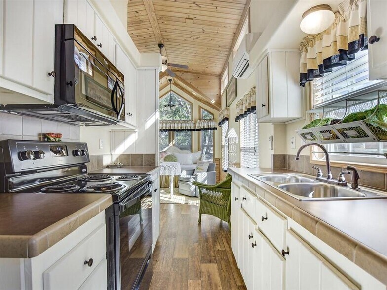 More Photos Of 251 Circle Dr, Wimberley Hospitality For Sale