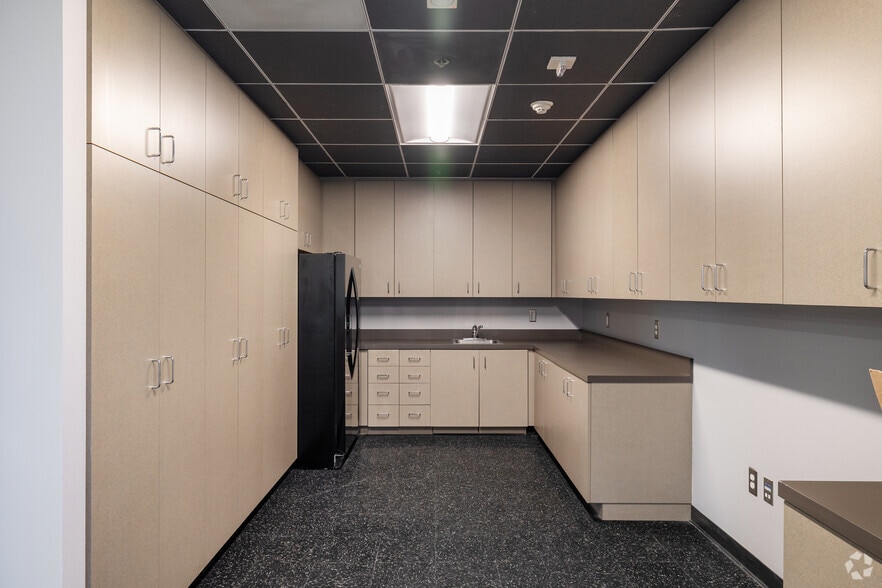 More Photos Of 215 N Marengo Ave, Pasadena Office For Sale