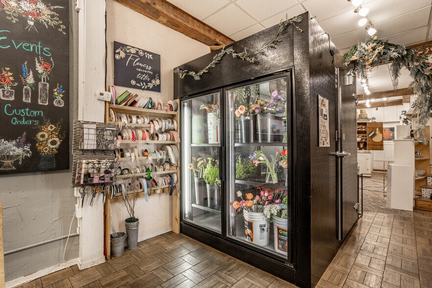 More Photos Of 176 S Main St, Zionsville Storefront Retail Office For Sale