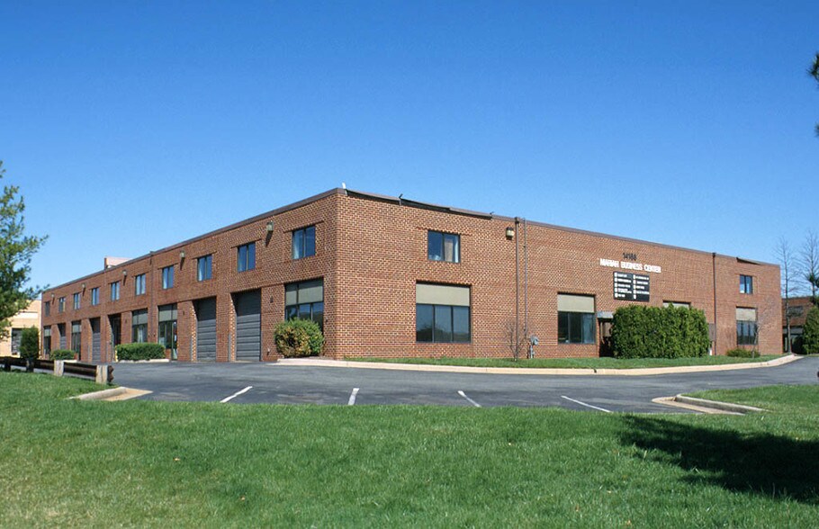 More Photos Of 14158 Willard Rd, Chantilly Light Distribution For Lease