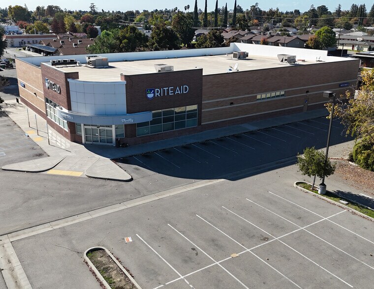 Primary Photo Of 48 Robertson Blvd, Chowchilla Drugstore For Lease