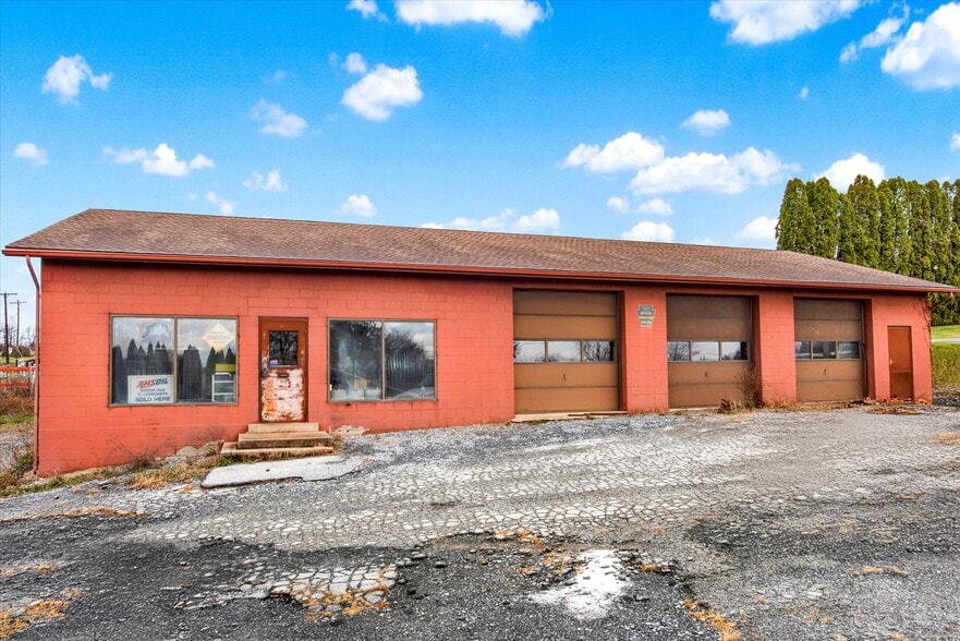 Primary Photo Of 140 Hershey Rd, Hershey Specialty For Sale