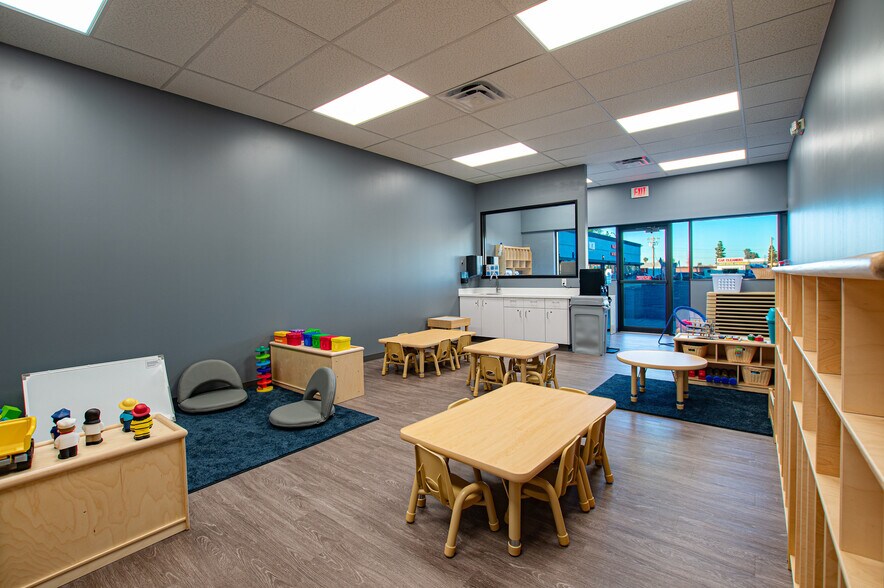 More Photos Of 323 N Gilbert Rd, Mesa General Retail For Lease