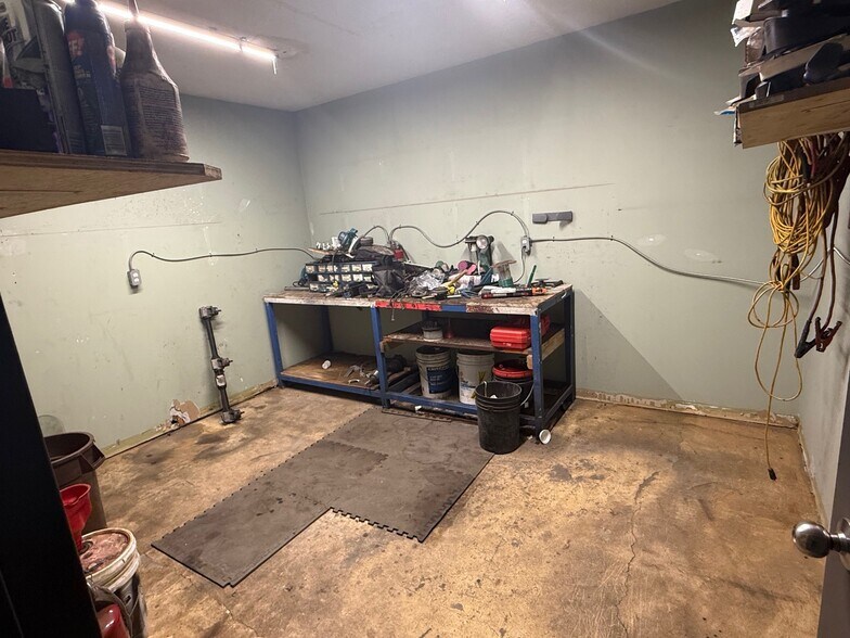 More Photos Of 624 Beaver Dam Rd NE, Calgary Warehouse For Sale