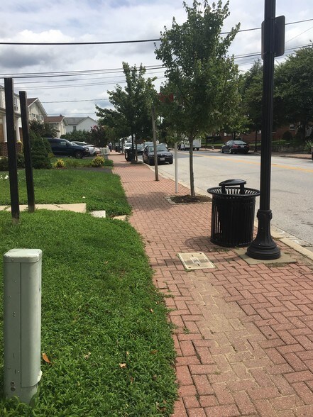 More Photos Of 417 Main St, Laurel Office For Lease