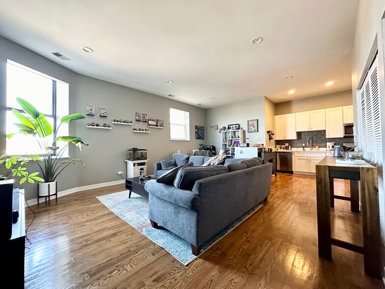 More Photos Of 4706-4714 S King Dr, Chicago Apartments For Sale