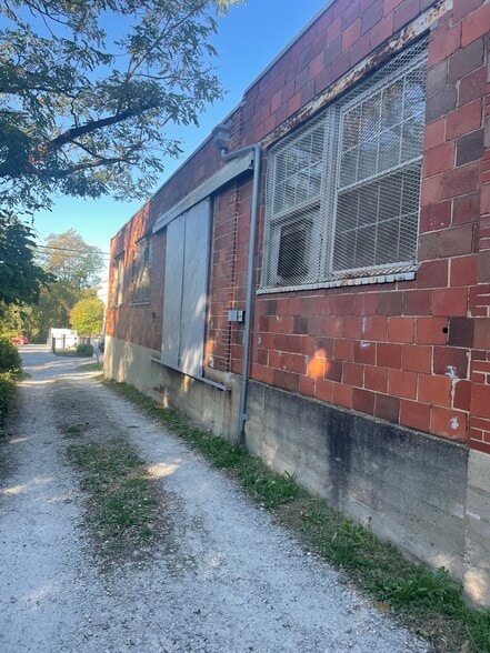 More Photos Of 3106 Elm Ave, Baltimore Manufacturing For Lease