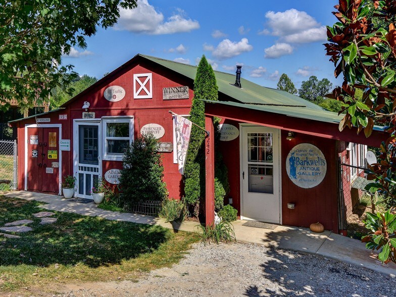 More Photos Of 242 Barkwells Ln, Mills River Hotel For Sale