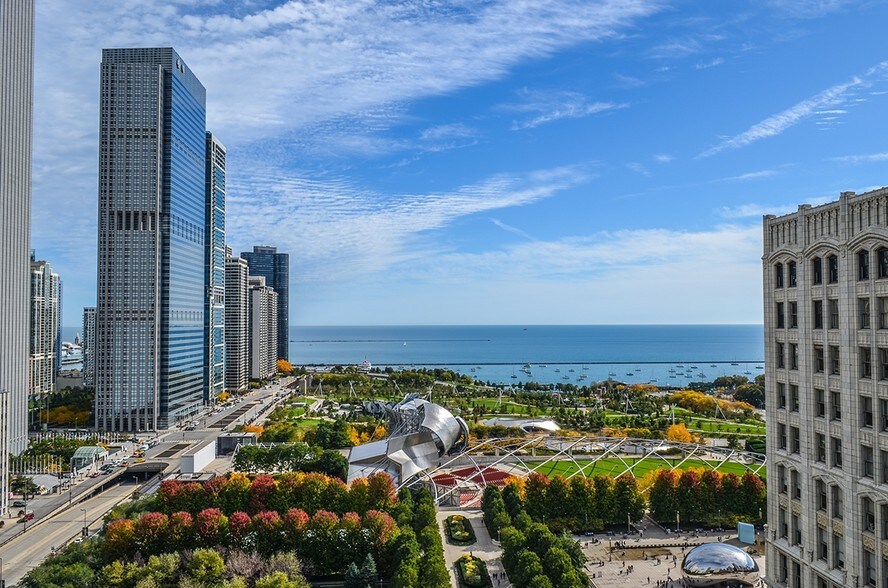 More Photos Of 111 N Wabash Ave, Chicago Office For Lease