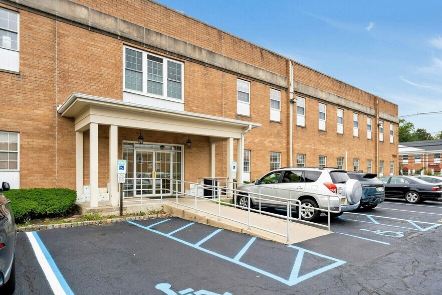 More Photos Of 1033 Clifton Ave, Clifton Medical For Sale