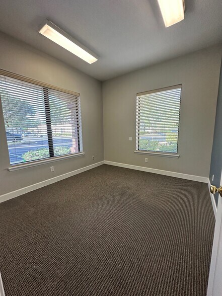 More Photos Of 9191 RG Skinner Pky, Jacksonville Office For Sale