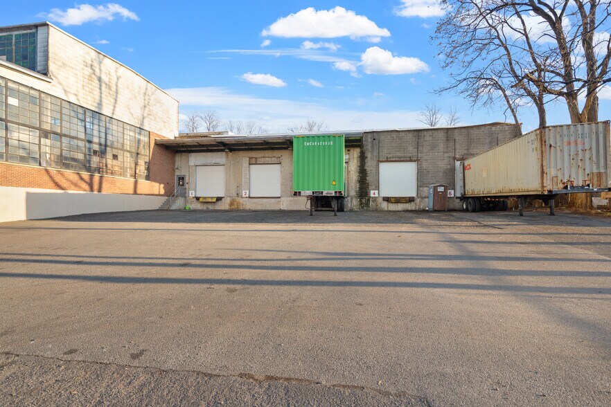 More Photos Of 1309-1645 W Front St, Plainfield Manufacturing For Lease
