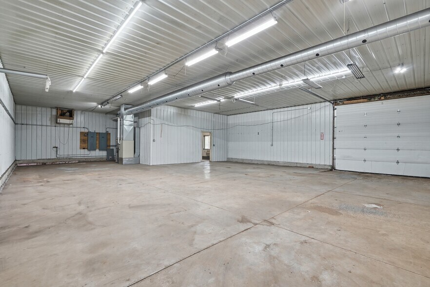 More Photos Of 301 Old Dubuque Rd, Anamosa Warehouse For Lease