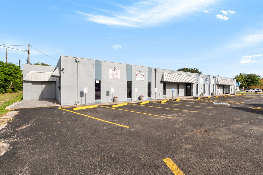 Primary Photo Of 604 S 77 Sunshine Strip, Harlingen Office For Sale