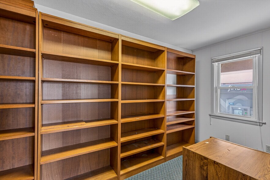 More Photos Of 62 Hyde Ave, Vernon Storefront Retail Office For Lease