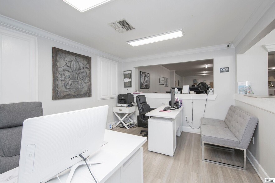 More Photos Of 707-709 Trenton St, West Monroe Storefront For Sale