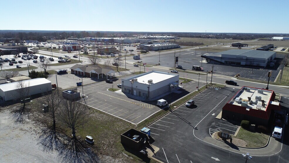 More Photos Of 2530 Grand Ave, Carthage General Retail For Sale