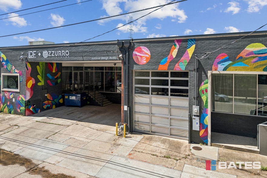 More Photos Of 1835 E Levee St, Dallas Showroom For Sale